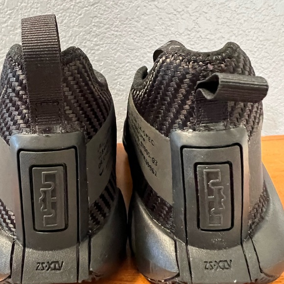 Lebron Nike soldier sneakers size 4 - Picture 5 of 8
